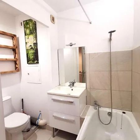 2 Pièces Avec Terrasse à Sainte-maxime, Proche Centre Et Plages Appartement